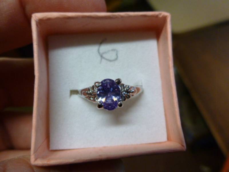 lot 43 image: Ladies Ring