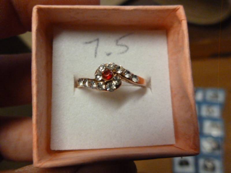 lot 44 image: Ladies Ring