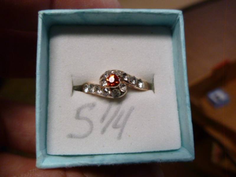 lot 48 image: Ladies Ring
