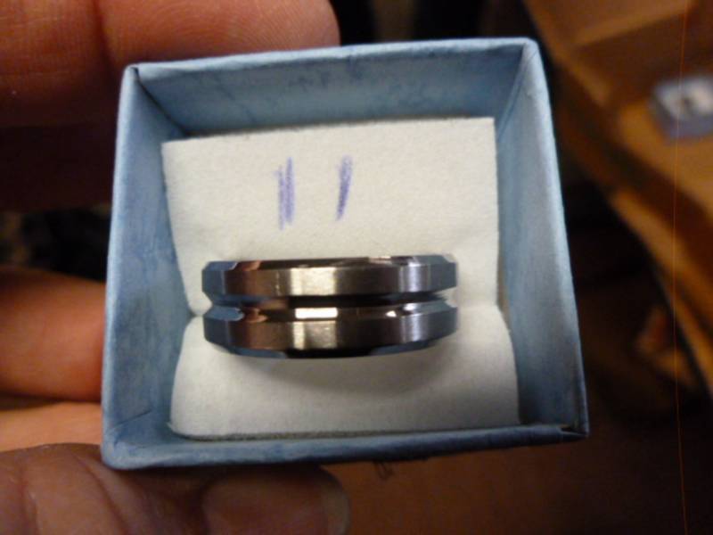 lot 49 image: Mens Ring