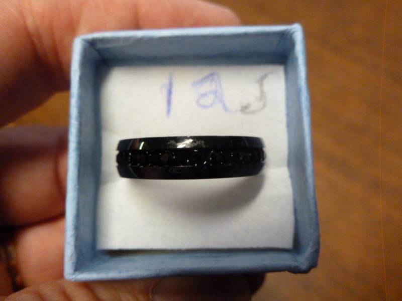 lot 51 image: Mens Ring