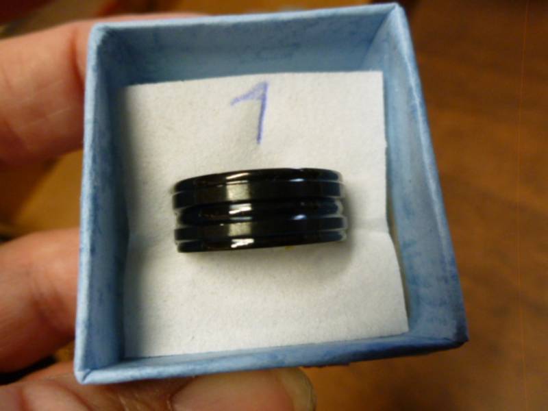 lot 54 image: Mens Ring