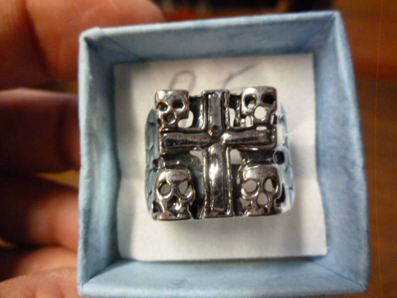 lot 61 image: Mens Biker Ring