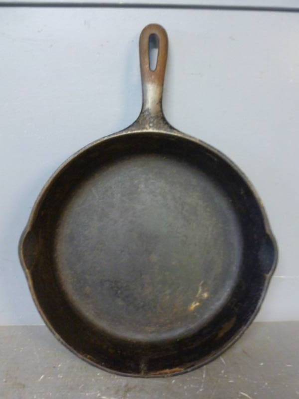 lot 77 image: Vintage Wagner Cast Iron Pan