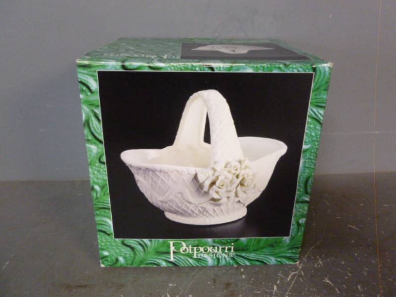 lot 84 image: Decorative