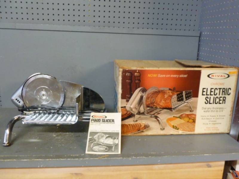 lot 104 image: Electric Food Slicer