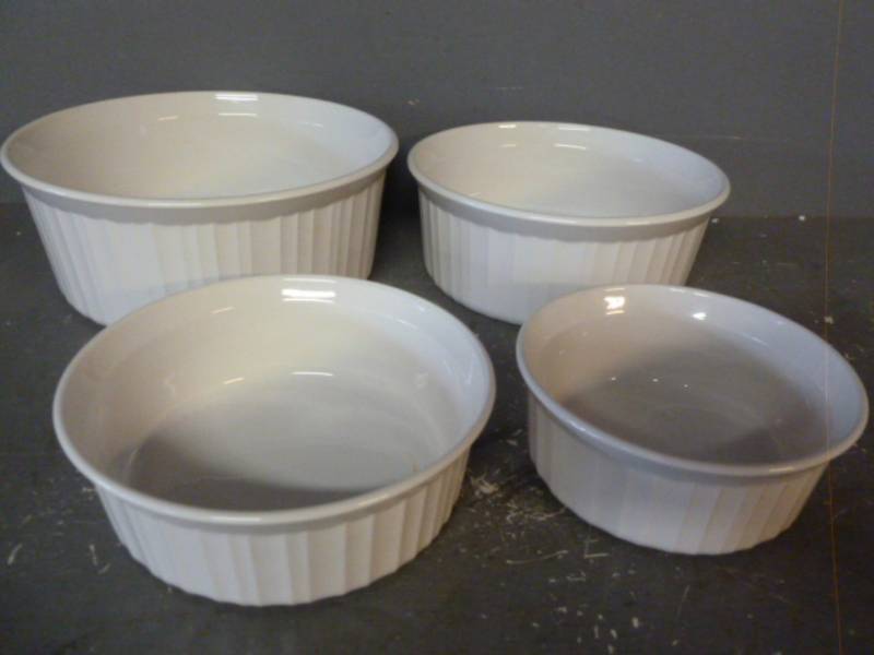 lot 105 image: Corning Set