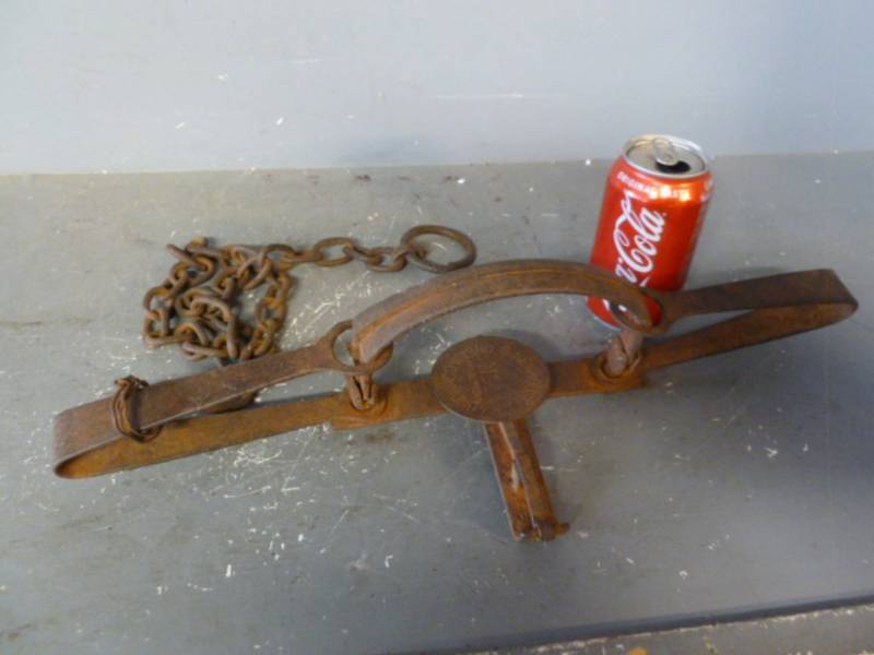 lot 153 image: Vintage Wolf Trap