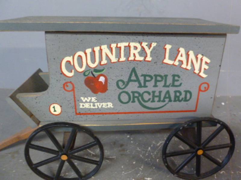 lot 170 image: Decorative