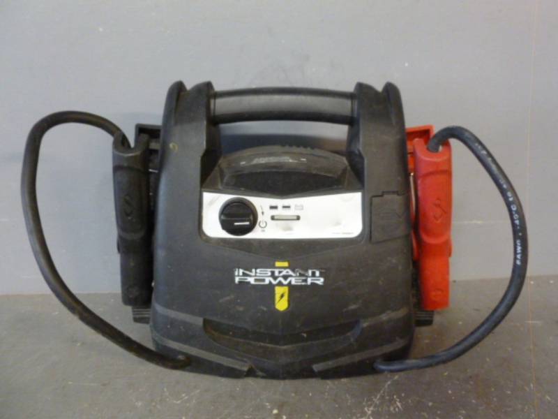 lot 182 image: Battery Jumper