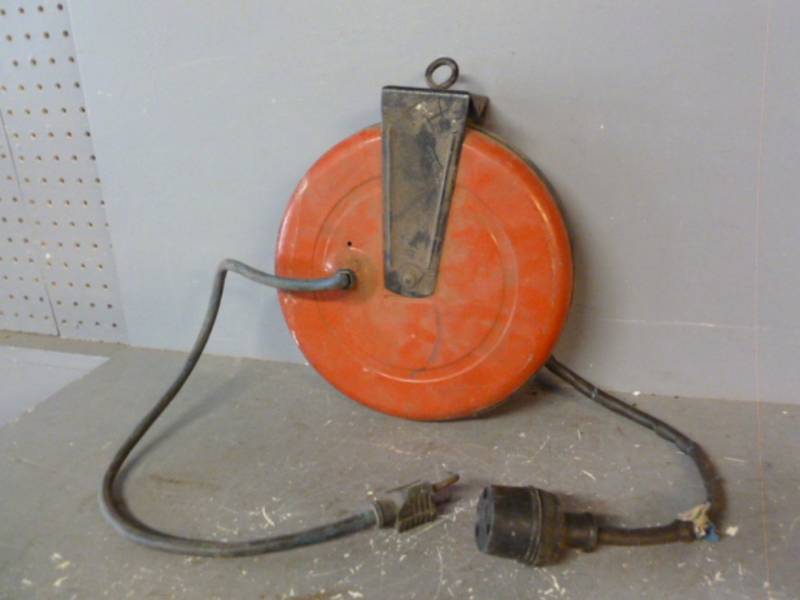 lot 184 image: Retractable Power Cord