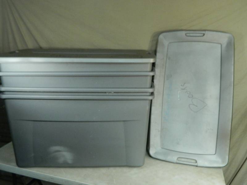 4 Large Totes with Lids