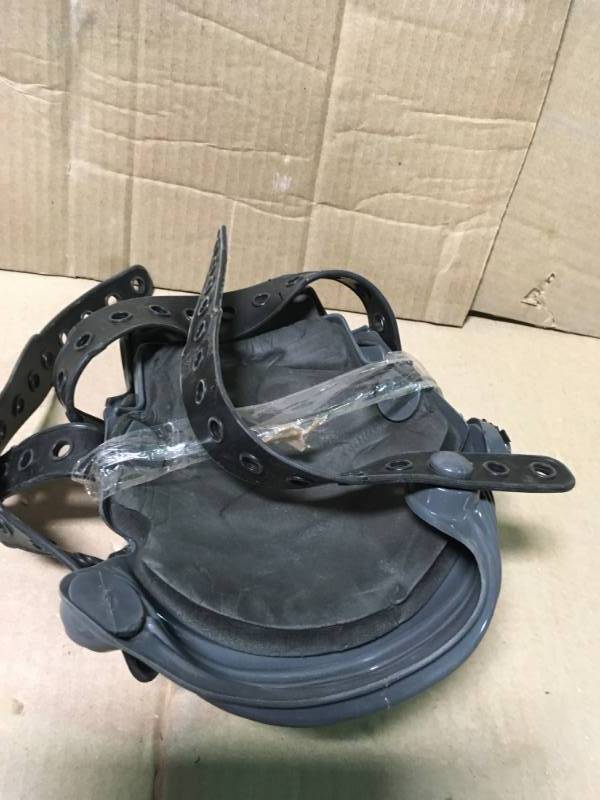 lot 87 image: Husky Flexible Knee Pads