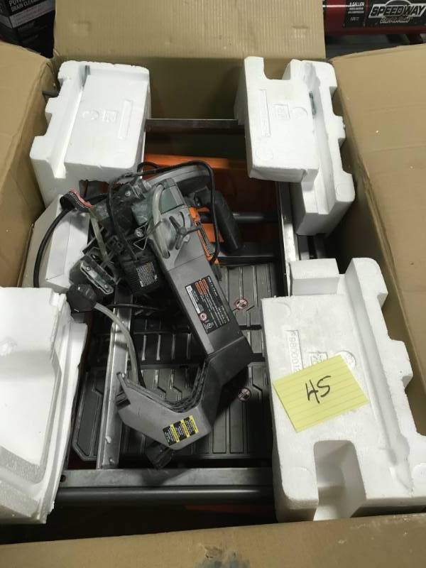 RIDGID 7 in. Tile Saw with Stand USED in working condition