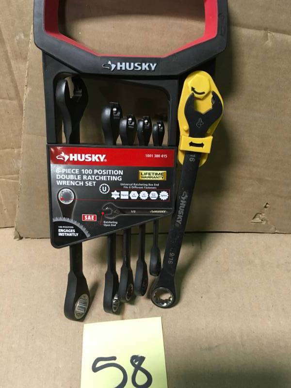 Husky 100-Position Double Ratcheting Wrench Set SAE (6-Piece) in like new condition