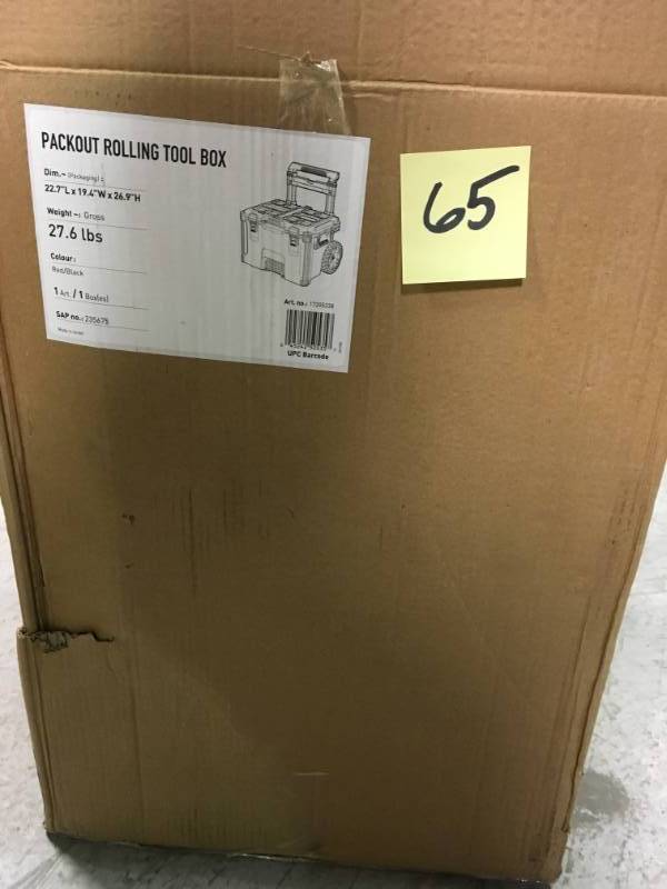 Milwaukee PACKOUT 22 in. Rolling Tool Box not used