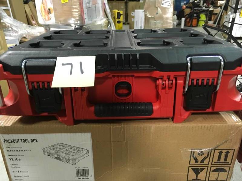 Milwaukee PACKOUT 22 in. Tool Box not used