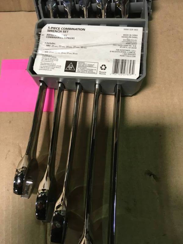 lot 21 image: Husky Metric X-Large Combination Wrench Set (5-Piece) in like new condition