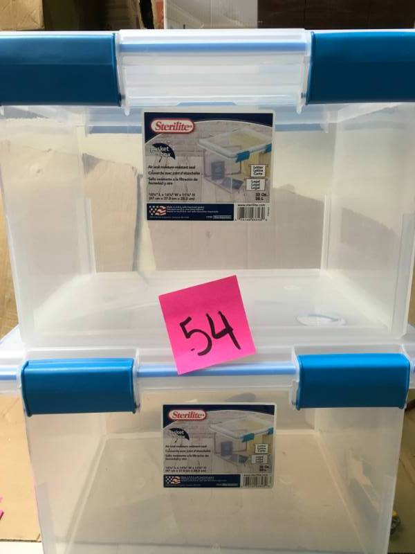 lot 54 image: Sterilite Gasket 32 Qt. Storage Box in like new condition