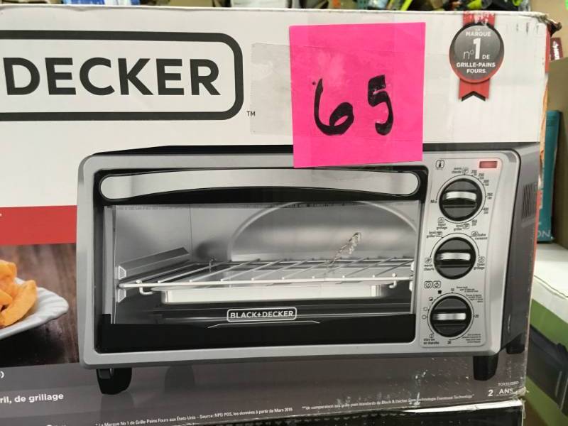 lot 65 image: Black and Decker TO1313SBD 4-Slice Toaster Oven not used
