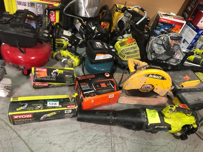lot 111 image: Lots of salvage tools for part o repair Dewalt ,Ridgid,Ryobi,Porta Cable, Husky