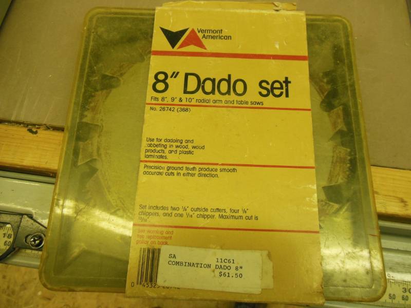lot 11 image: 8 Dado set...
