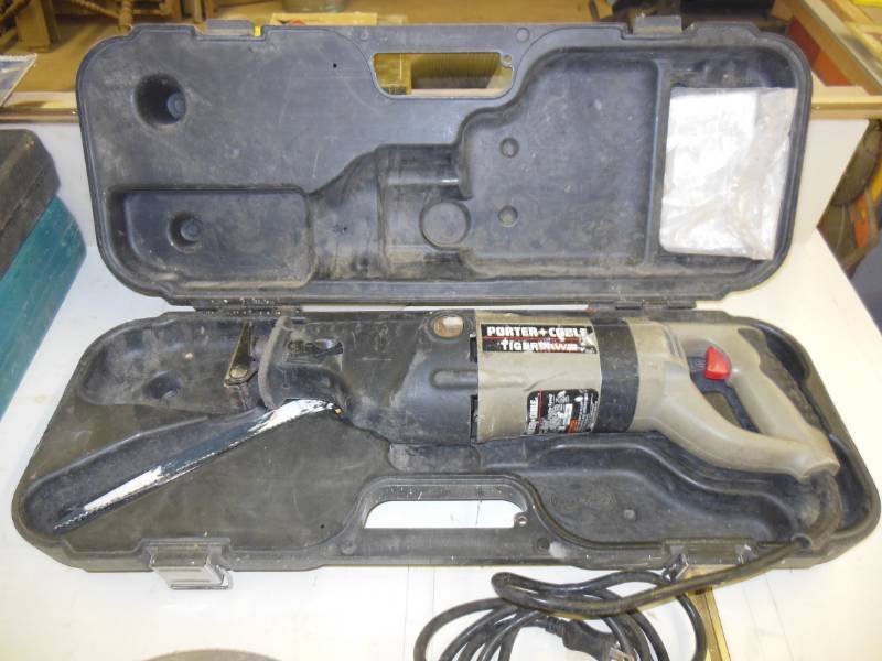 lot 20 image: Porter Cable tiger saw, variable sp...