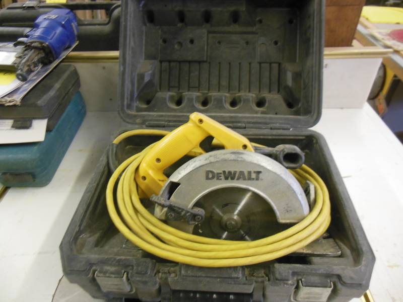 lot 21 image: Dewalt DW362 7 14 circular saw wi...