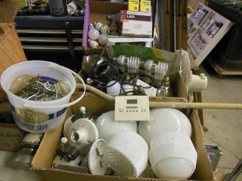 lot 41 image: Pro-select wall thermostat, dozens ...