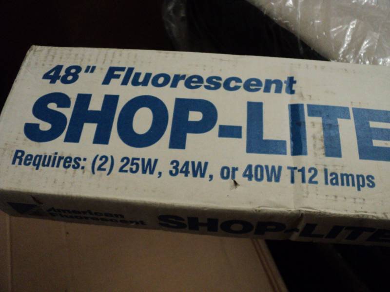 lot 2 image: 48 Fluorescent Shop Lite...