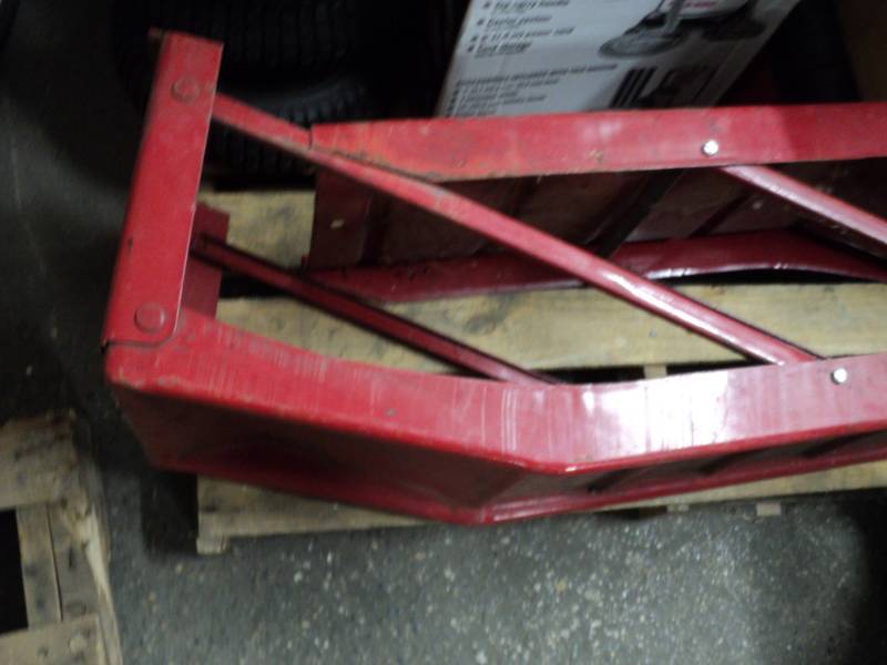 lot 14 image: set of STP car ramps...