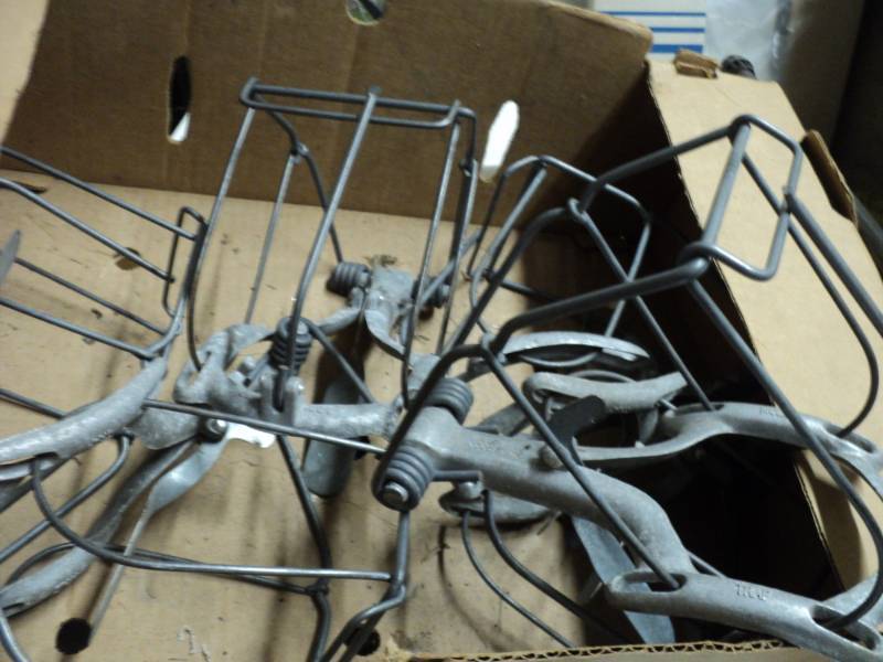lot 45 image: 6 Mole traps...