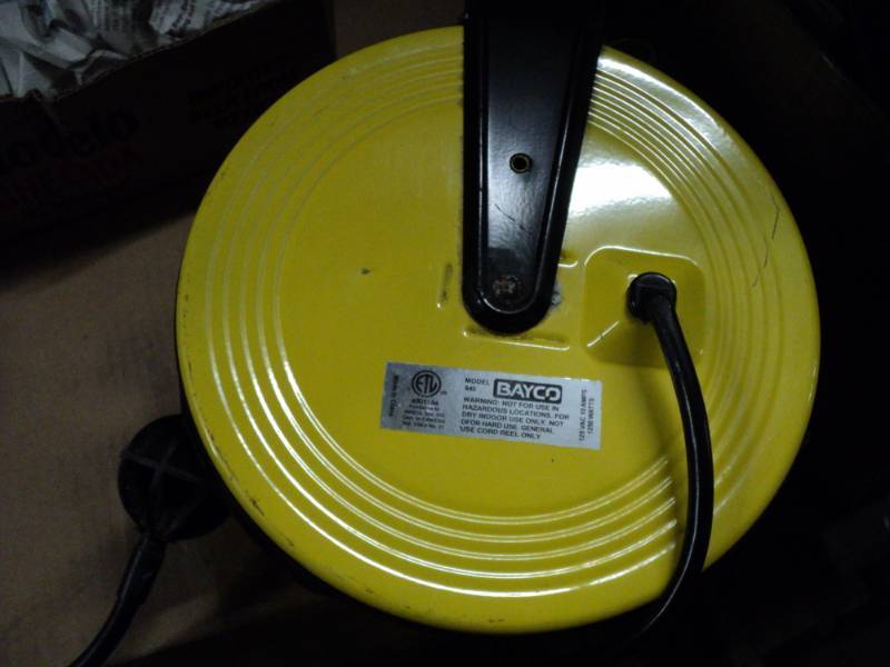 lot 61 image: Bayco retractable cord...