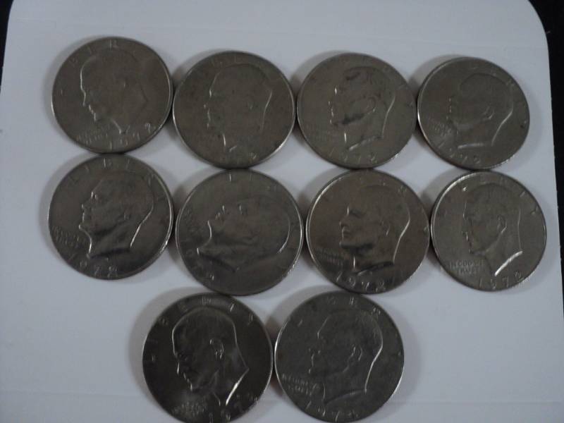 lot 68 image: 10 Half dollars  8 from 1972, 1 fr...