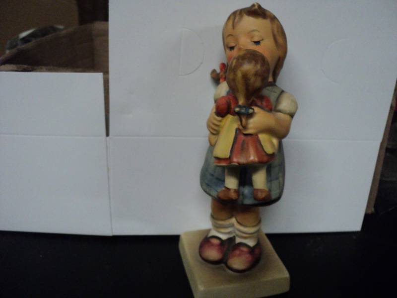 lot 69 image: Kiss Me Hummel...