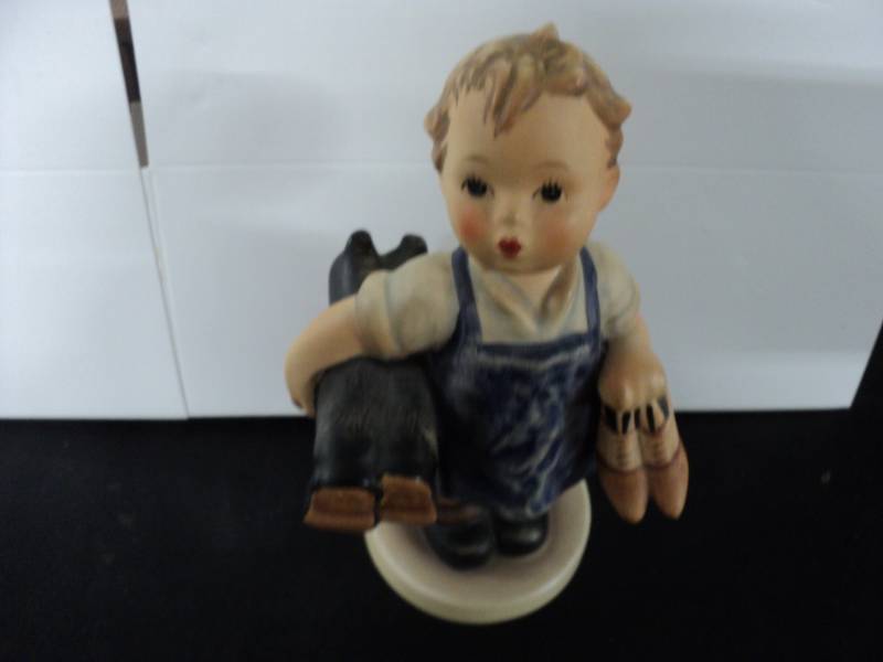 lot 71 image: Boots Hummel...