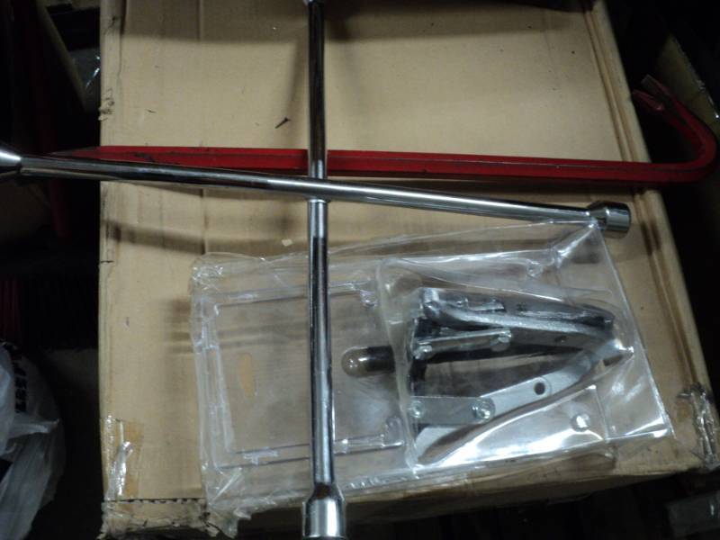 lot 90 image: Tools    ...