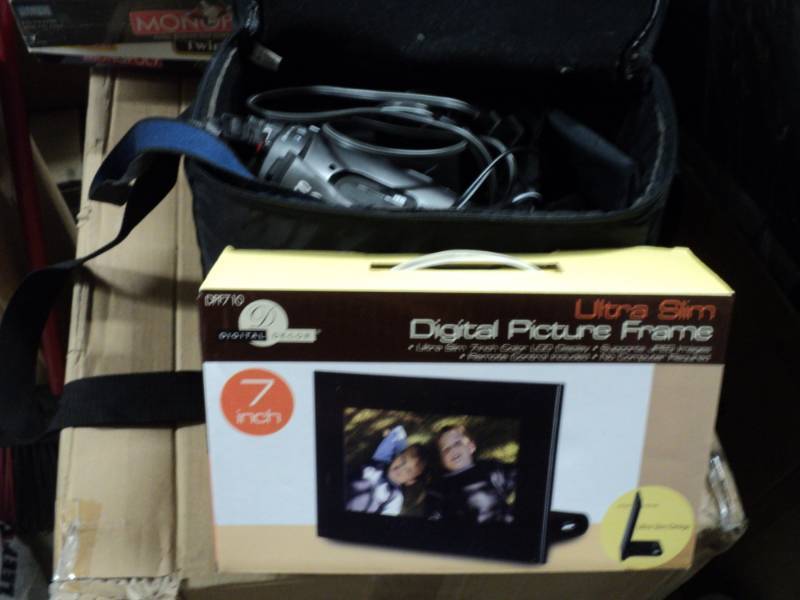 lot 94 image: Sony camera and digital frame...