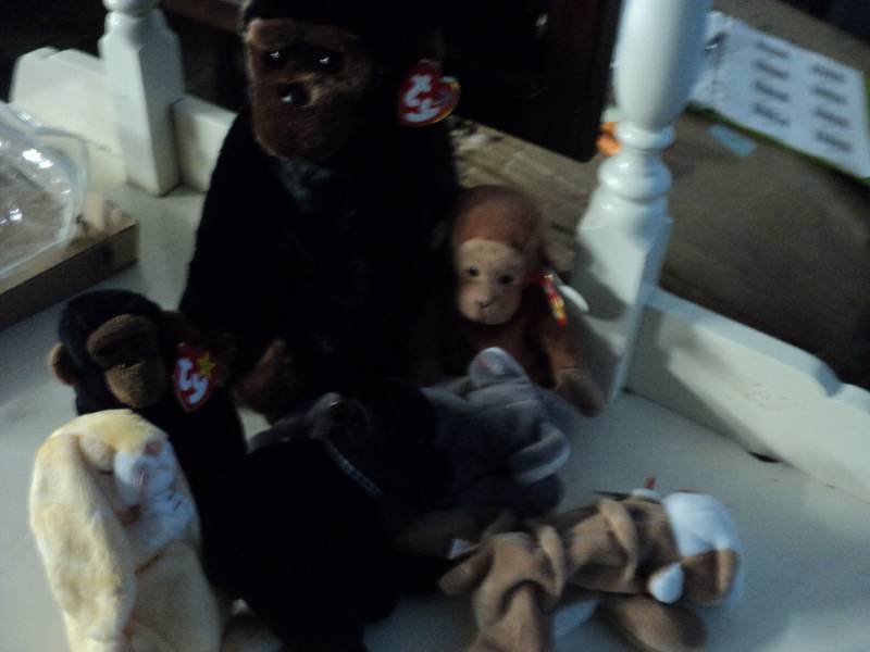 lot 143 image: Beanie Babies...