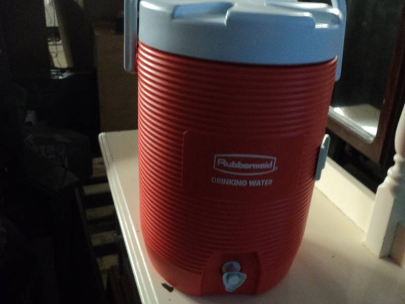 lot 146 image: Rubbermaid Water Cooler...