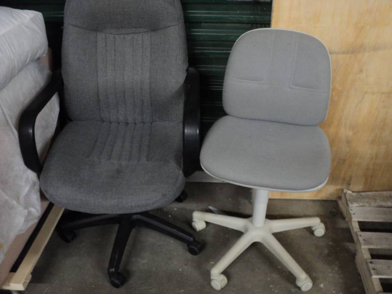 lot 168 image: 2 office chairs adjustable...