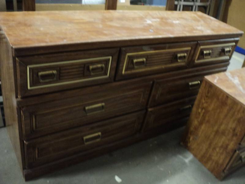 lot 172 image: 4 piece bedroom set...