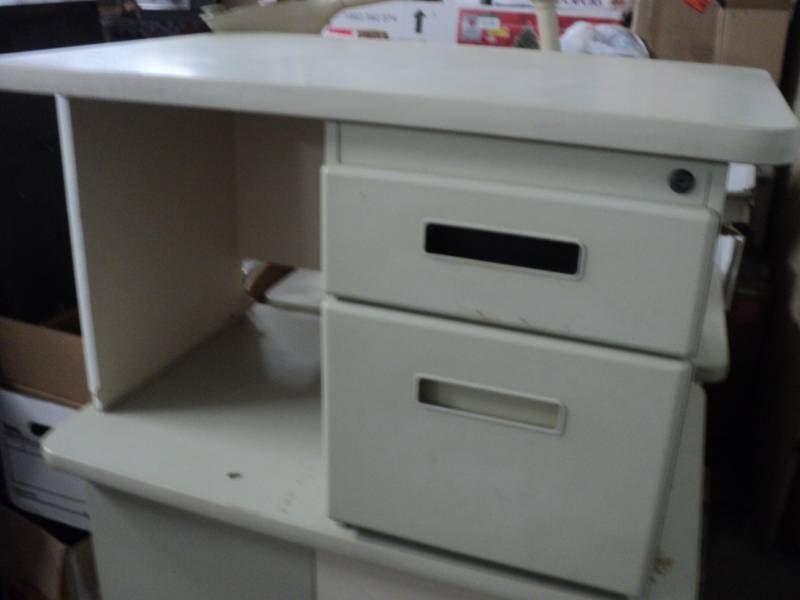lot 177 image: metal desk 36 x 24x 21...
