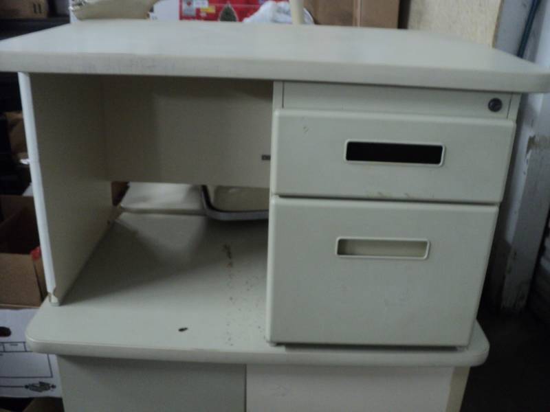 lot 178 image: metal desk 36 x 24x 21...