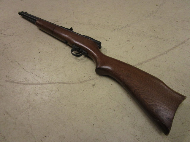 lot 303 image: PELLET AIR RIFLE