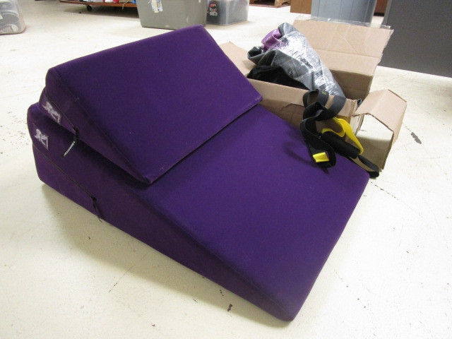 lot 324 image: LIBERATOR PILLOWS  FITNESS ACCESSORIES