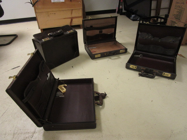 lot 326 image: LEATHER BRIEFCASES