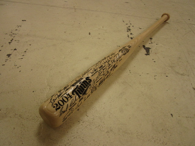 lot 328 image: MINNESOTA TWINS COMMEMORATIVE BAT