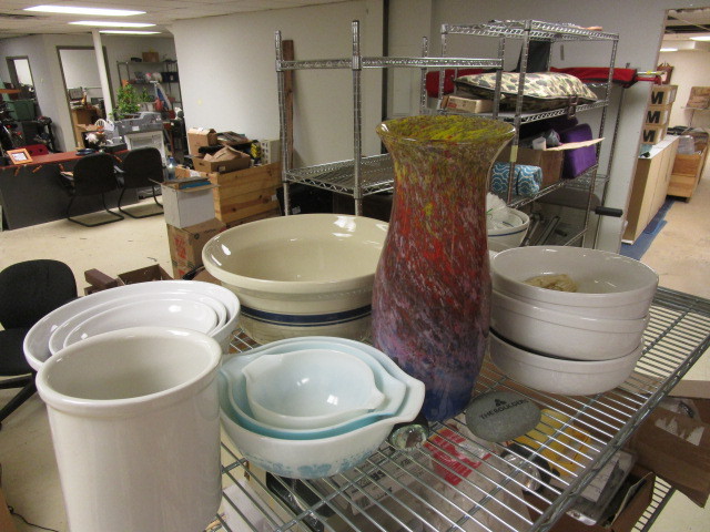 lot 330 image: PORCELAIN  GLASS KITCHENWARE