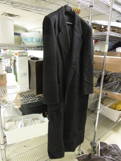 lot 340 image: PERRY ELLIS WINTER COAT